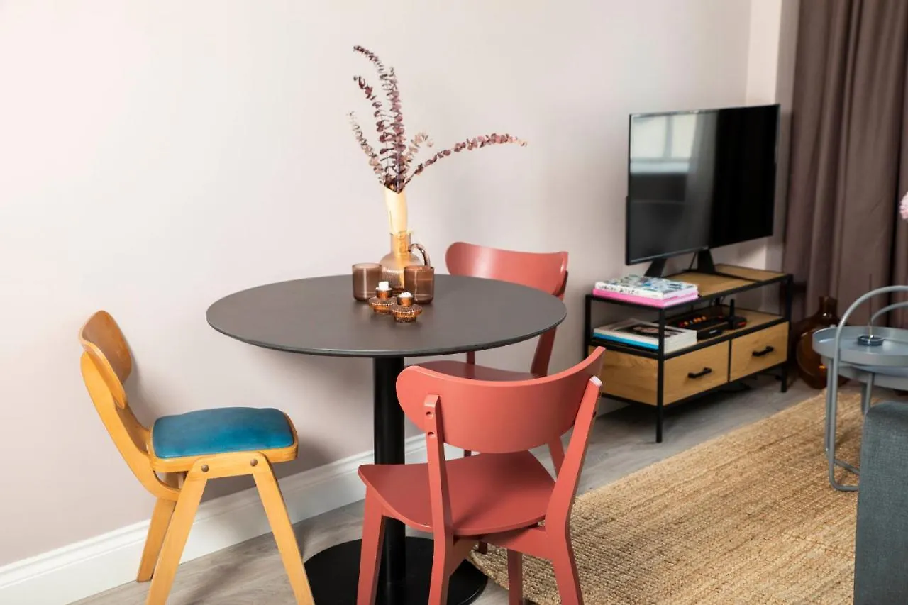 Bob W Commercial House London